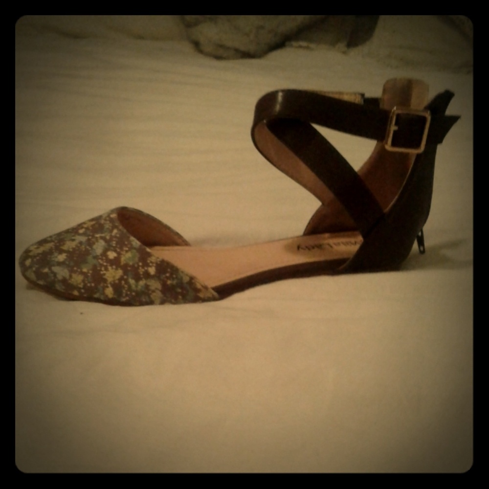 Womens flat sandals